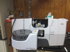Atomic absorption spectrophotometer with autosampler